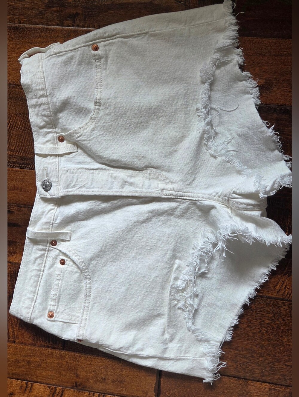 WHITE Levi's Shorts 501 waist 31. Super soft. Brand new!!! No stains Smoke Free